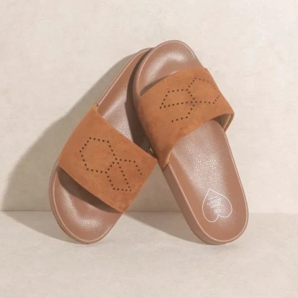 OASIS SOCIETY The Journey Perforated Slip-On Slides Sandals in Camel Size 7 NWOT